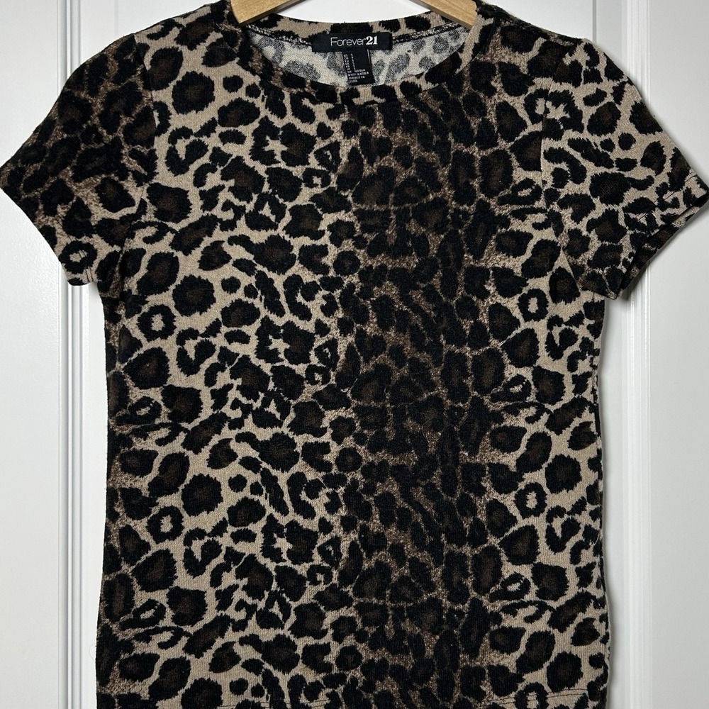 Forever 21 Leopard Print Short Sleeve Top Mob Wife Maximalist Indie Sleaze Style